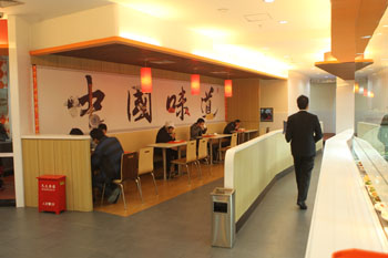 做食堂承包萬康是如何平衡賺錢與飯菜質量